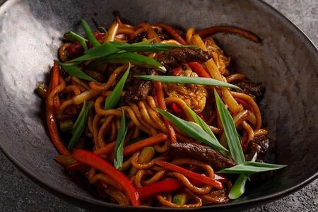 Яичная лапша с говядиной