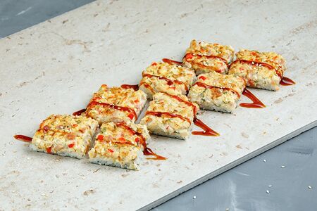 Суши-пицца с курицей и беконом