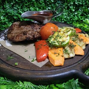 Стейк под соусом Камамбер