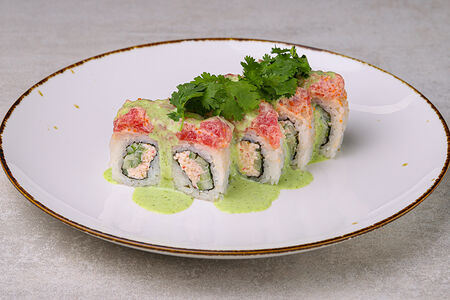 Ролл с тунцом и соусом из каперсов