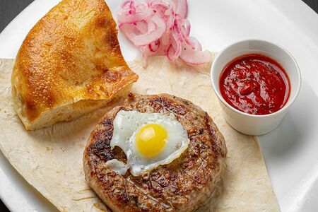 Бифштекс из баранины и говядины