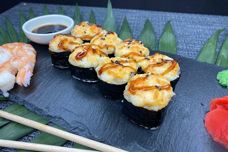 Запеченный с креветкой в нори