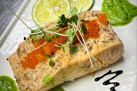 Стейк Лосось на пару с красной икрой