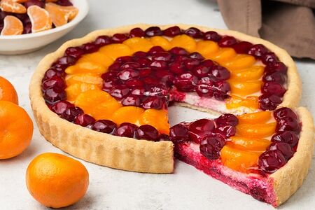 Пирог с мандаринами и вишней