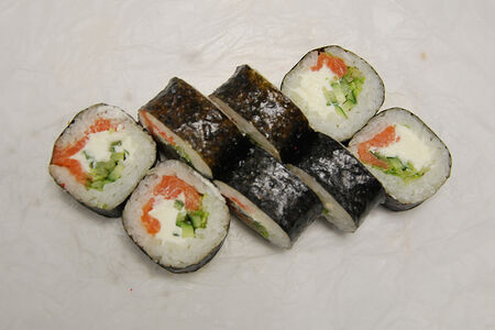 Ролл Лосось с огурцом