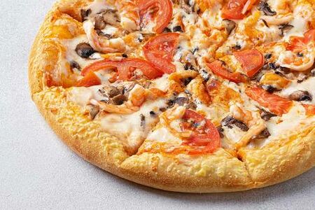 Пицца Том ям с креветками на толстом с сыром