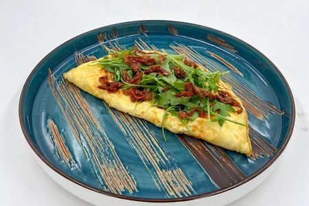 Омлет с моцареллой и руколой