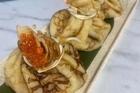 Блины с муссом из лосося и красной икрой