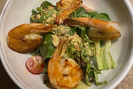 Салат с тигровыми креветками