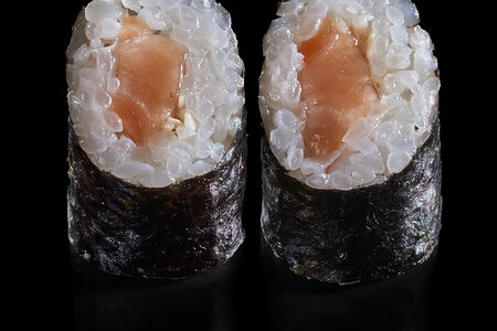 Маки с лососем