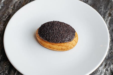 Эклер Маковый