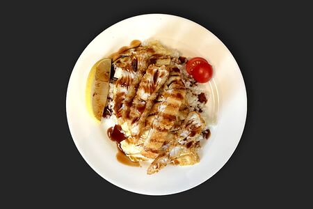 Судак с рисом в соусе тонкацу