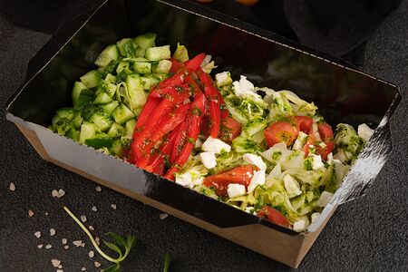 Салат Греческий с соусом песто