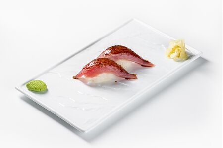 Суши в огне с тунцом