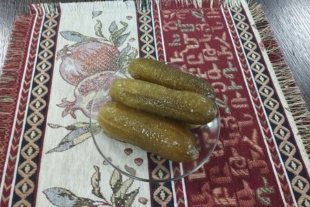 Соленые огурцы