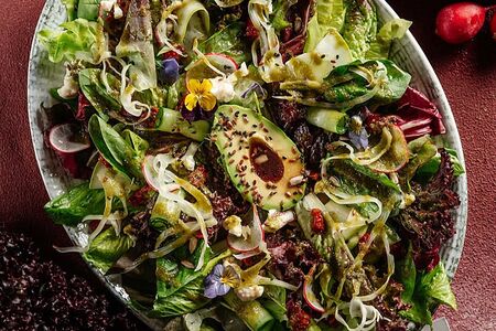 Большой зеленый салат