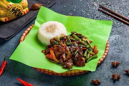 Говядина в устричном соусе