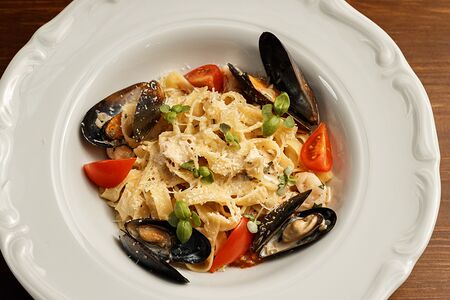 Феттуччине с морепродуктами в сливочном соусе