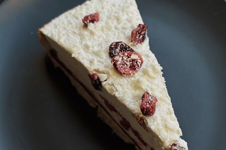 Торт Брусничный с Белым шоколадом