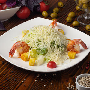 Салат Цезарь с креветками