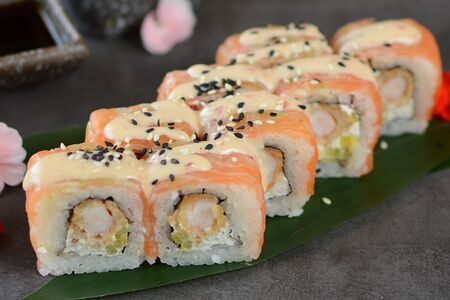 С лососем и креветкой темпура