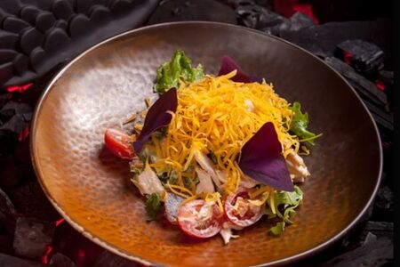 Салат с копченым цыпленком и винoградом