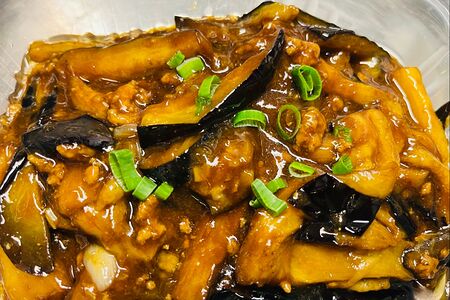 Жареная баклажаны со свиными фаршем