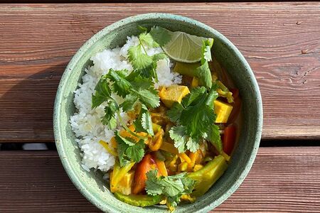 Тайский карри с овощами и тофу