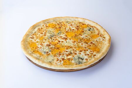 Пицца классическая Четыре сыра
