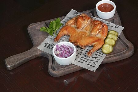 Цыпленок табака корнишон халяль