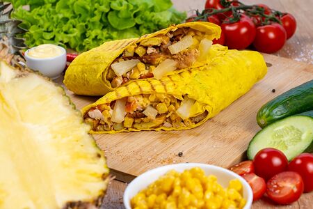 Фахитос Тропический в лаваше