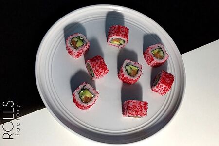 Ролл калифорния с лососем