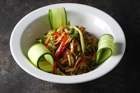 Салат со свиными ушками