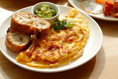 Омлет с ветчиной и сыром