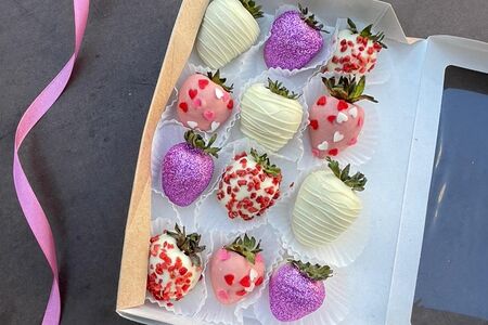 Набор клубники в шоколаде Love is