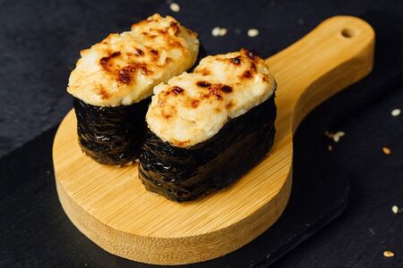 Запечённые суши с курицей