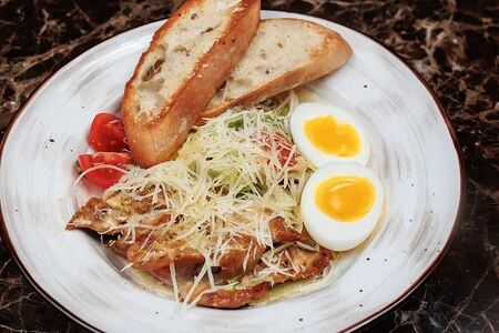 Цезарь с курицей