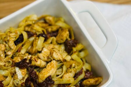 Паста с индейкой и вялеными томатами