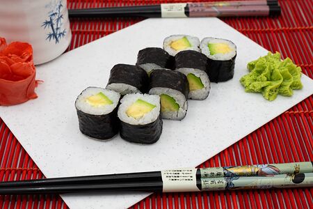 Мини-ролл с авокадо