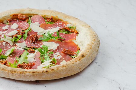 Пицца Брезаола