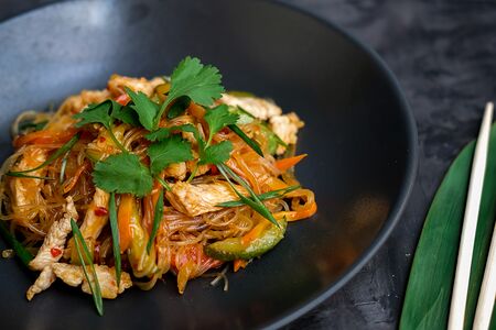 Рисовая лапша с овощами