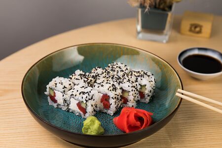 Ролл с тунцом