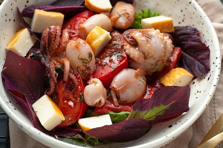 Салат с осьминогами и беби-кальмарами