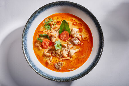 Том ям Гай с курицей