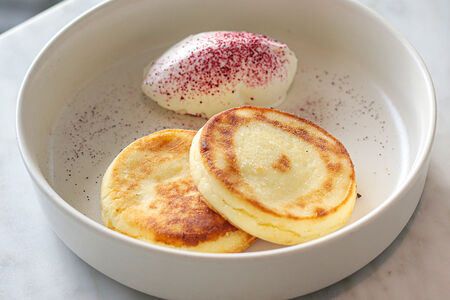 Детские сырники со сметаной