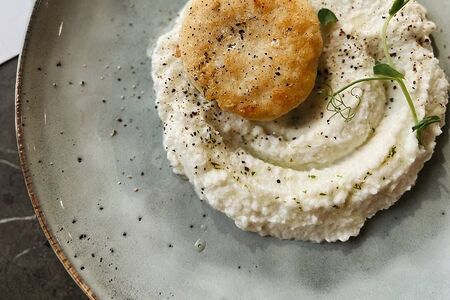 Котлетка из трески с пюре из цветной капусты