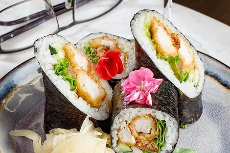 Буррито-ролл с курицей кранч и соусом карри