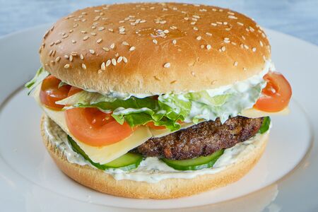 Бургер с говядиной халяль