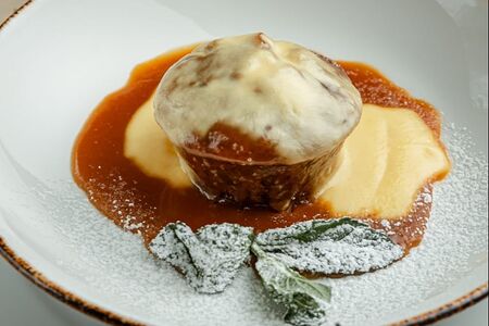 Финиковый пудинг с английским кремом