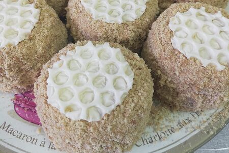 Медовое пирожное